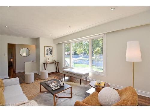 405 Erindale Drive, Burlington, ON - Indoor Photo Showing Living Room