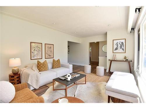 405 Erindale Drive, Burlington, ON - Indoor Photo Showing Living Room