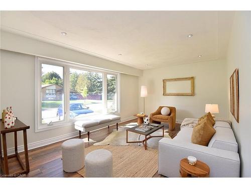 405 Erindale Drive, Burlington, ON - Indoor Photo Showing Living Room