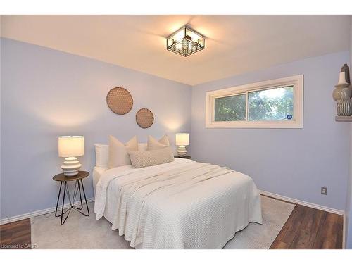 405 Erindale Drive, Burlington, ON - Indoor Photo Showing Bedroom