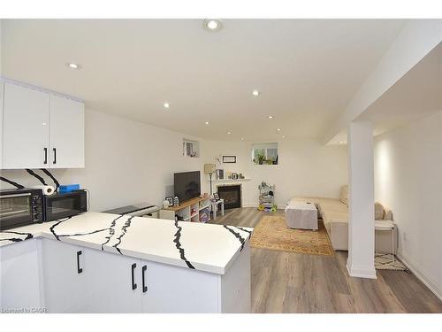 405 Erindale Drive, Burlington, ON - Indoor Photo Showing Kitchen