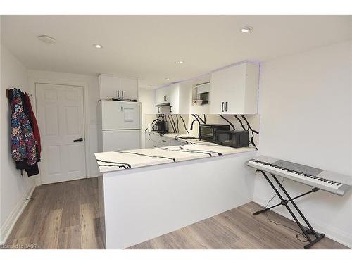 405 Erindale Drive, Burlington, ON - Indoor Photo Showing Kitchen