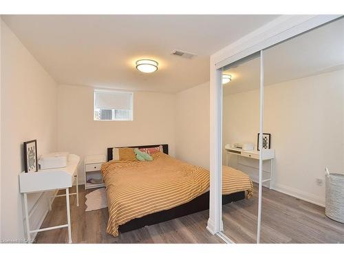 405 Erindale Drive, Burlington, ON - Indoor Photo Showing Bedroom