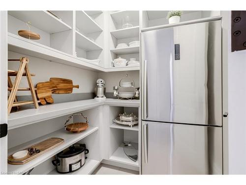 126 Mcgregor Crescent, Ancaster, ON - Indoor Photo Showing Kitchen