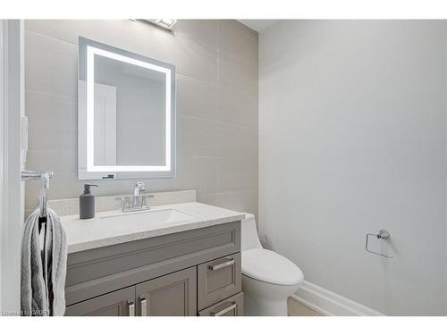 126 Mcgregor Crescent, Ancaster, ON - Indoor Photo Showing Bathroom