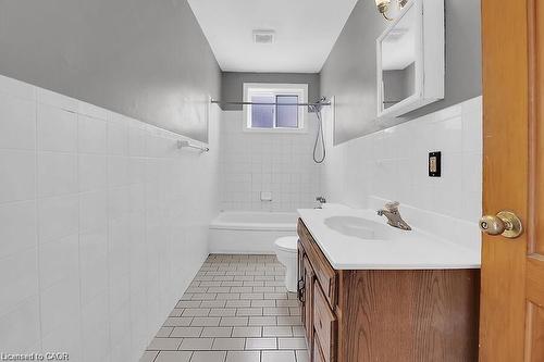 88 Grant Avenue, Hamilton, ON - Indoor Photo Showing Bathroom