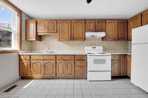 88 Grant Avenue, Hamilton, ON - Indoor Photo Showing Kitchen