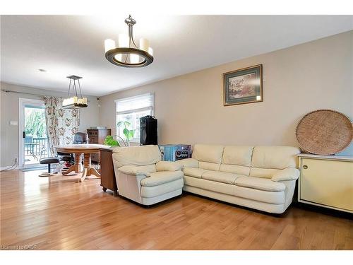 1392 Doon Village Road, Kitchener, ON - Indoor Photo Showing Living Room