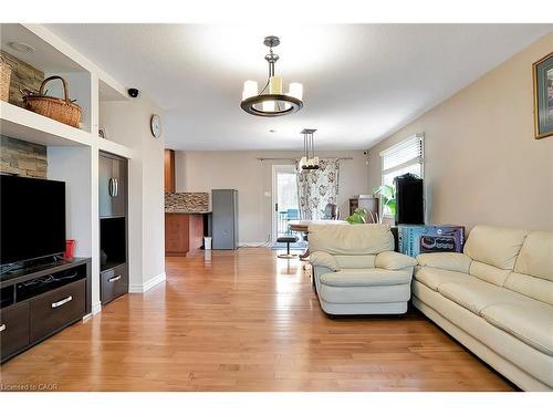 1392 Doon Village Road, Kitchener, ON - Indoor Photo Showing Living Room
