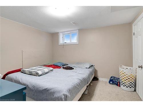 1392 Doon Village Road, Kitchener, ON - Indoor Photo Showing Bedroom