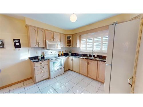 140 Donn Avenue, Hamilton, ON - Indoor Photo Showing Kitchen