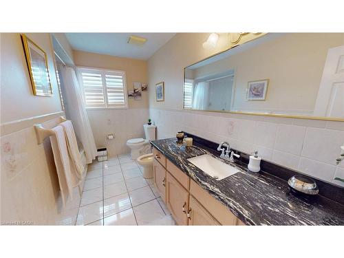140 Donn Avenue, Hamilton, ON - Indoor Photo Showing Bathroom