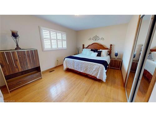 140 Donn Avenue, Hamilton, ON - Indoor Photo Showing Bedroom