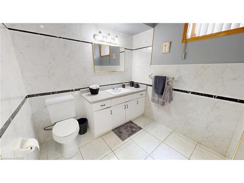 140 Donn Avenue, Hamilton, ON - Indoor Photo Showing Bathroom