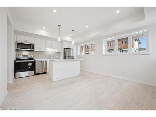B6-15 Stauffer Woods Trail, Kitchener, ON - Indoor Photo Showing Kitchen With Upgraded Kitchen