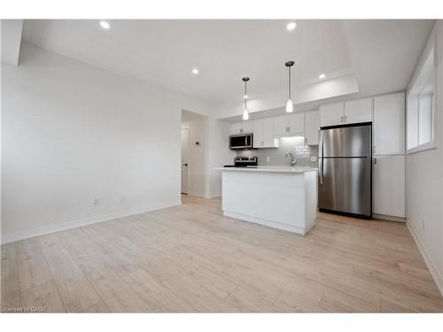 B6-15 Stauffer Woods Trail, Kitchener, ON - Indoor Photo Showing Kitchen