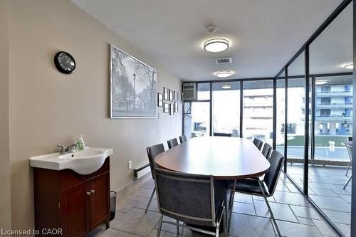 1406-150 Charlton Avenue E, Hamilton, ON - Indoor Photo Showing Dining Room