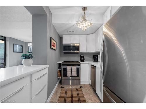 1406-150 Charlton Avenue E, Hamilton, ON - Indoor Photo Showing Kitchen