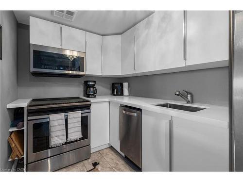 1406-150 Charlton Avenue E, Hamilton, ON - Indoor Photo Showing Kitchen