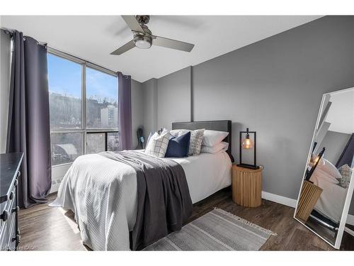 1406-150 Charlton Avenue E, Hamilton, ON - Indoor Photo Showing Bedroom