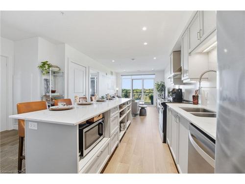 1410-15 Glebe Street, Cambridge, ON - Indoor Photo Showing Kitchen With Stainless Steel Kitchen With Double Sink With Upgraded Kitchen