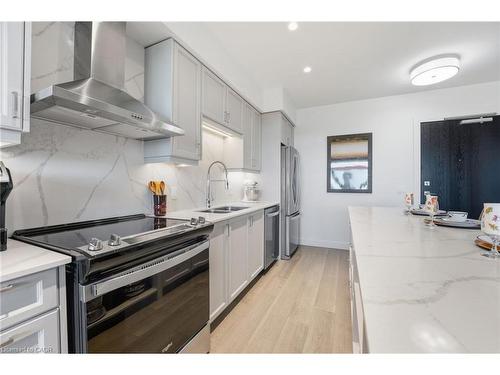 1410-15 Glebe Street, Cambridge, ON - Indoor Photo Showing Kitchen With Stainless Steel Kitchen With Double Sink With Upgraded Kitchen