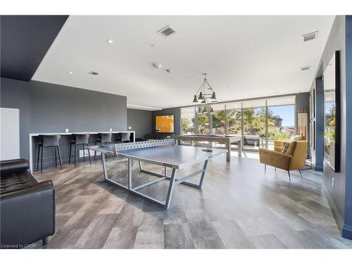 1410-15 Glebe Street, Cambridge, ON - Indoor Photo Showing Living Room