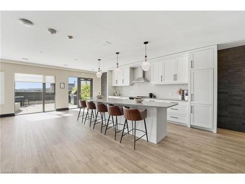 1410-15 Glebe Street, Cambridge, ON - Indoor Photo Showing Kitchen With Upgraded Kitchen