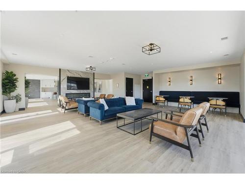 1410-15 Glebe Street, Cambridge, ON - Indoor Photo Showing Living Room