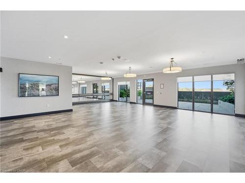 1410-15 Glebe Street, Cambridge, ON - Indoor Photo Showing Living Room