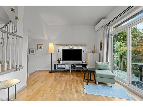 7-1967 Main Street W, Hamilton, ON - Indoor Photo Showing Living Room