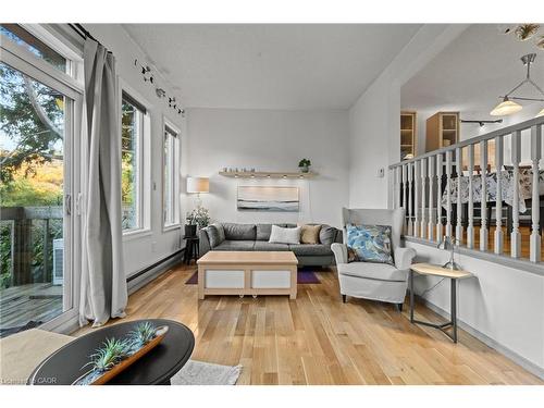 7-1967 Main Street W, Hamilton, ON - Indoor Photo Showing Living Room