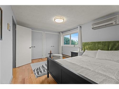 7-1967 Main Street W, Hamilton, ON - Indoor Photo Showing Bedroom
