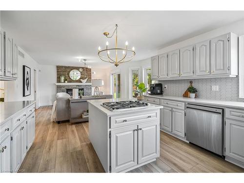 2905 Butler'S Walk, Lincoln, ON - Indoor Photo Showing Kitchen With Upgraded Kitchen
