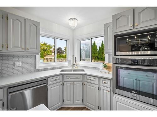 2905 Butler'S Walk, Lincoln, ON - Indoor Photo Showing Kitchen