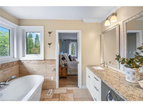 2905 Butler'S Walk, Lincoln, ON - Indoor Photo Showing Bathroom