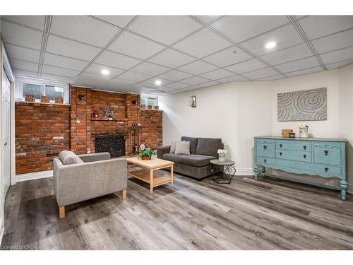 2905 Butler'S Walk, Lincoln, ON - Indoor With Fireplace