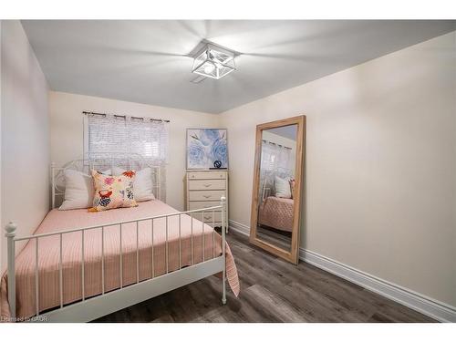 2905 Butler'S Walk, Lincoln, ON - Indoor Photo Showing Bedroom