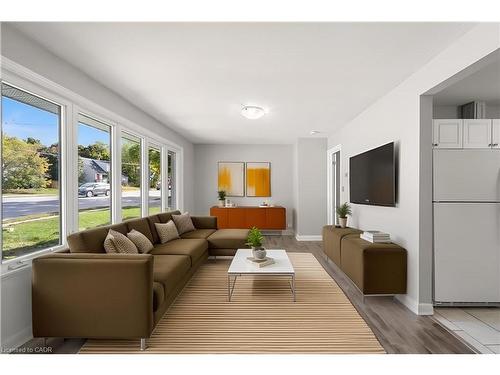 Main-188 St Vincent Street, Barrie, ON - Indoor Photo Showing Living Room