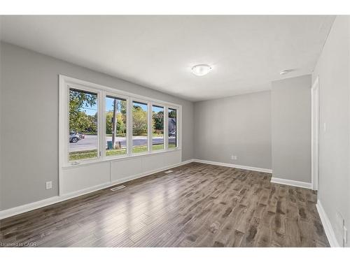 Main-188 St Vincent Street, Barrie, ON - Indoor Photo Showing Other Room