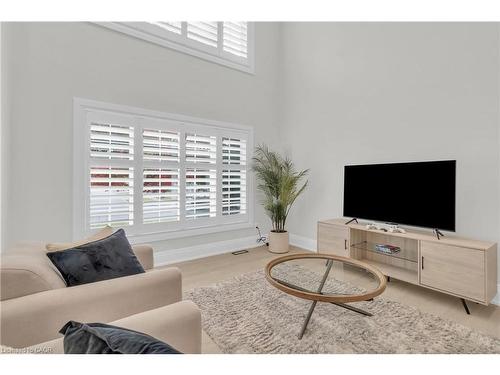 200 Mcmeeken Drive, Cambridge, ON - Indoor Photo Showing Living Room