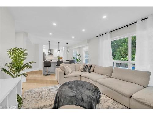200 Mcmeeken Drive, Cambridge, ON - Indoor Photo Showing Living Room