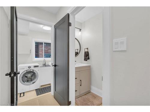 200 Mcmeeken Drive, Cambridge, ON - Indoor Photo Showing Laundry Room