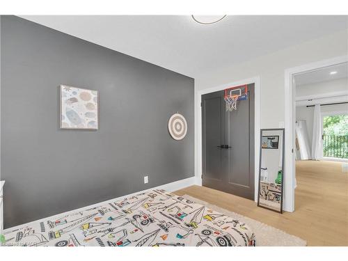 200 Mcmeeken Drive, Cambridge, ON - Indoor Photo Showing Bedroom