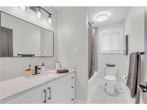 200 Mcmeeken Drive, Cambridge, ON - Indoor Photo Showing Bathroom