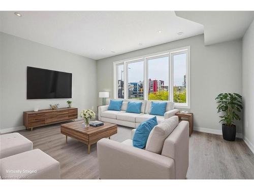5 Esplanade Lane, Grimsby, ON - Indoor Photo Showing Living Room