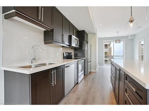 5 Esplanade Lane, Grimsby, ON - Indoor Photo Showing Kitchen With Double Sink With Upgraded Kitchen