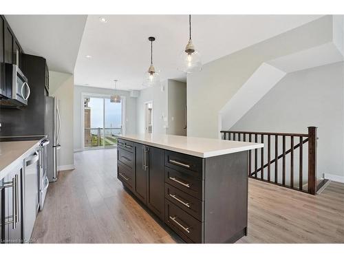 5 Esplanade Lane, Grimsby, ON - Indoor Photo Showing Kitchen With Upgraded Kitchen