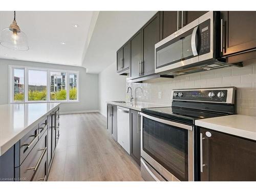 5 Esplanade Lane, Grimsby, ON - Indoor Photo Showing Kitchen With Upgraded Kitchen