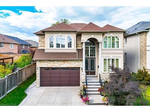 9 Lorupe Court  Hamilton, ON L9G 0B4